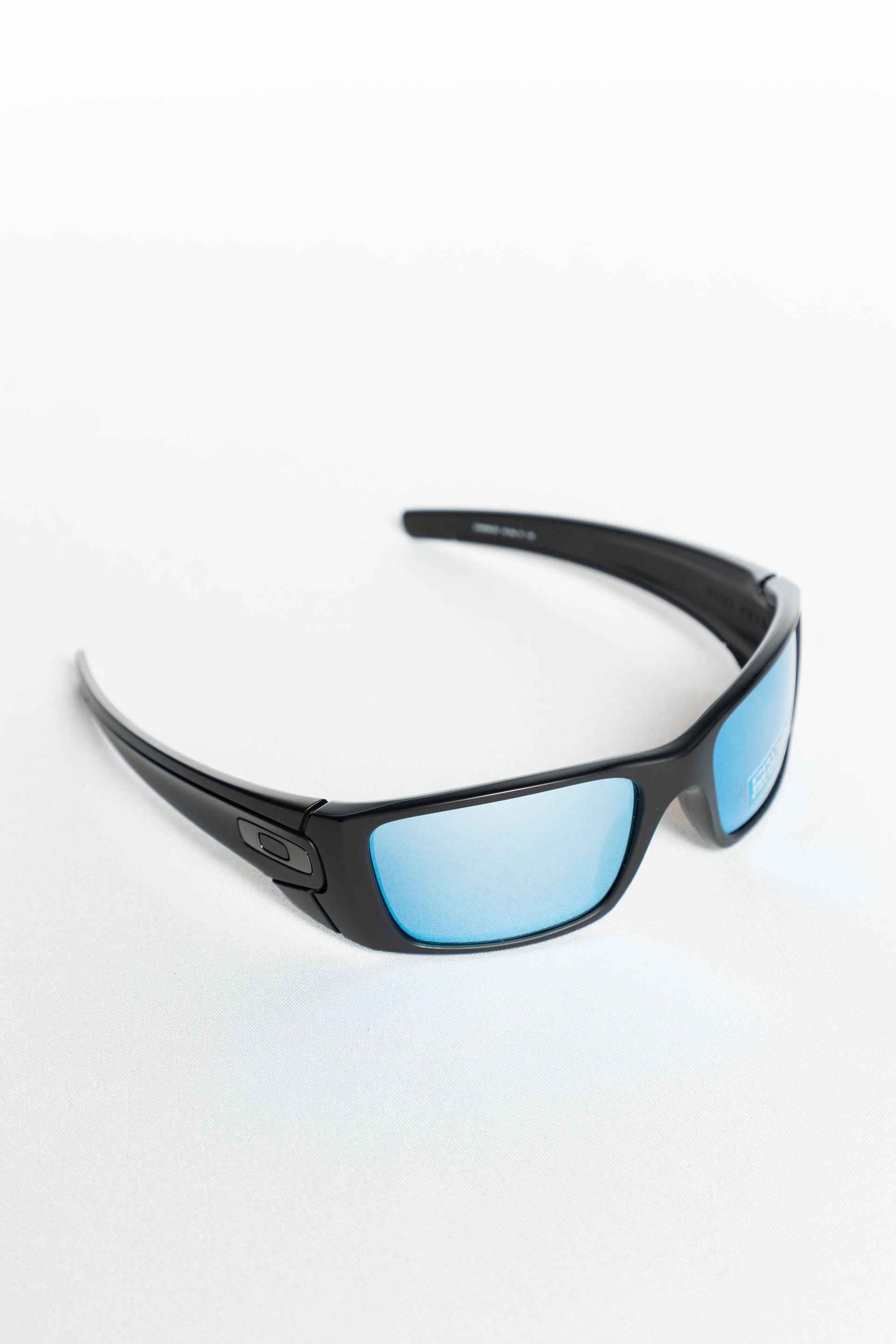 Окуляри сонцезахисні Oakley FUEL CELL D8 MATTE BLACK PRIZM DEEP BLUE POLARIZED - Фото 1